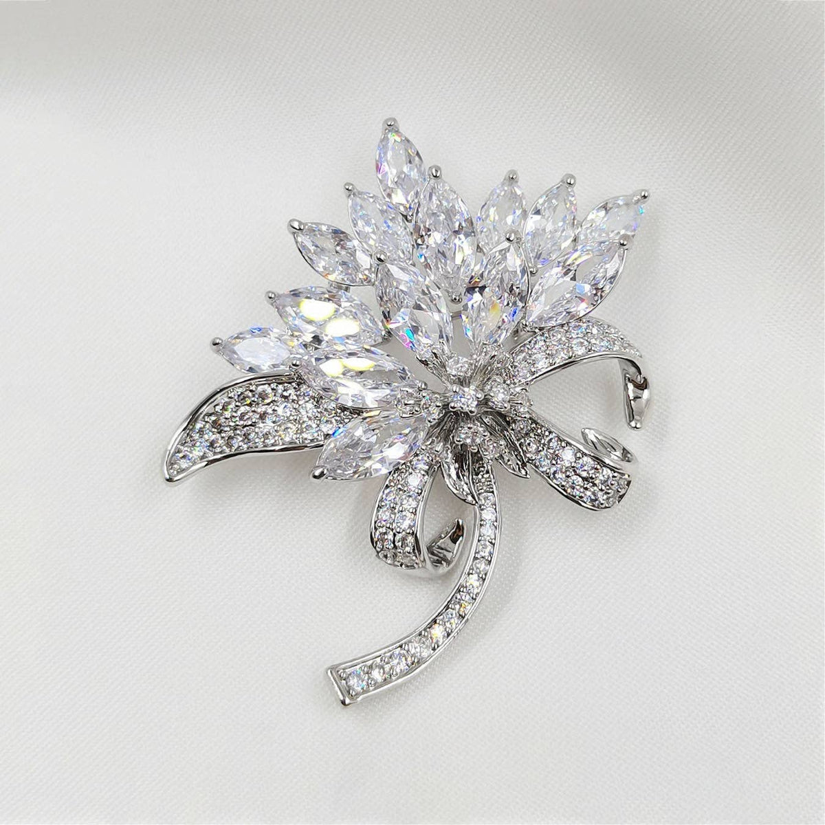 Exquisite Floral Brooch Luxury Blue Flower Pin for Women